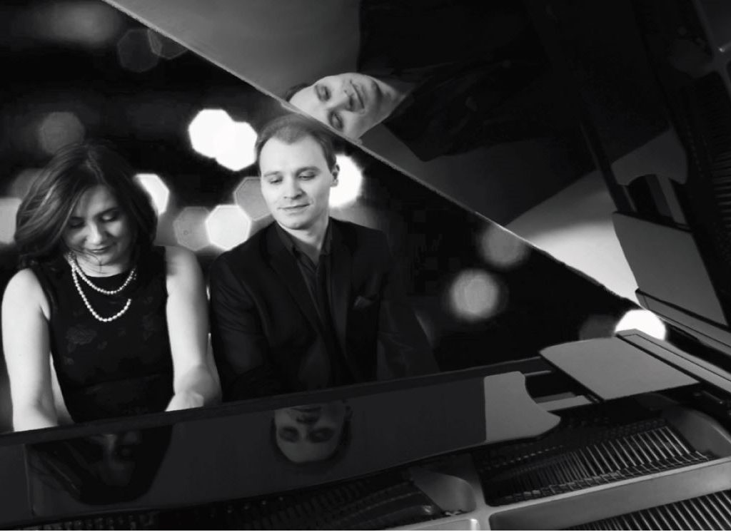 Le Dou Piano Montreal assises au piono