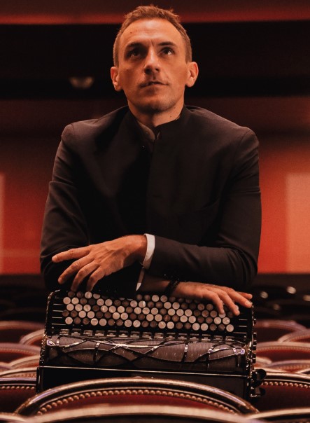 Félicien Brut avec accordéon
